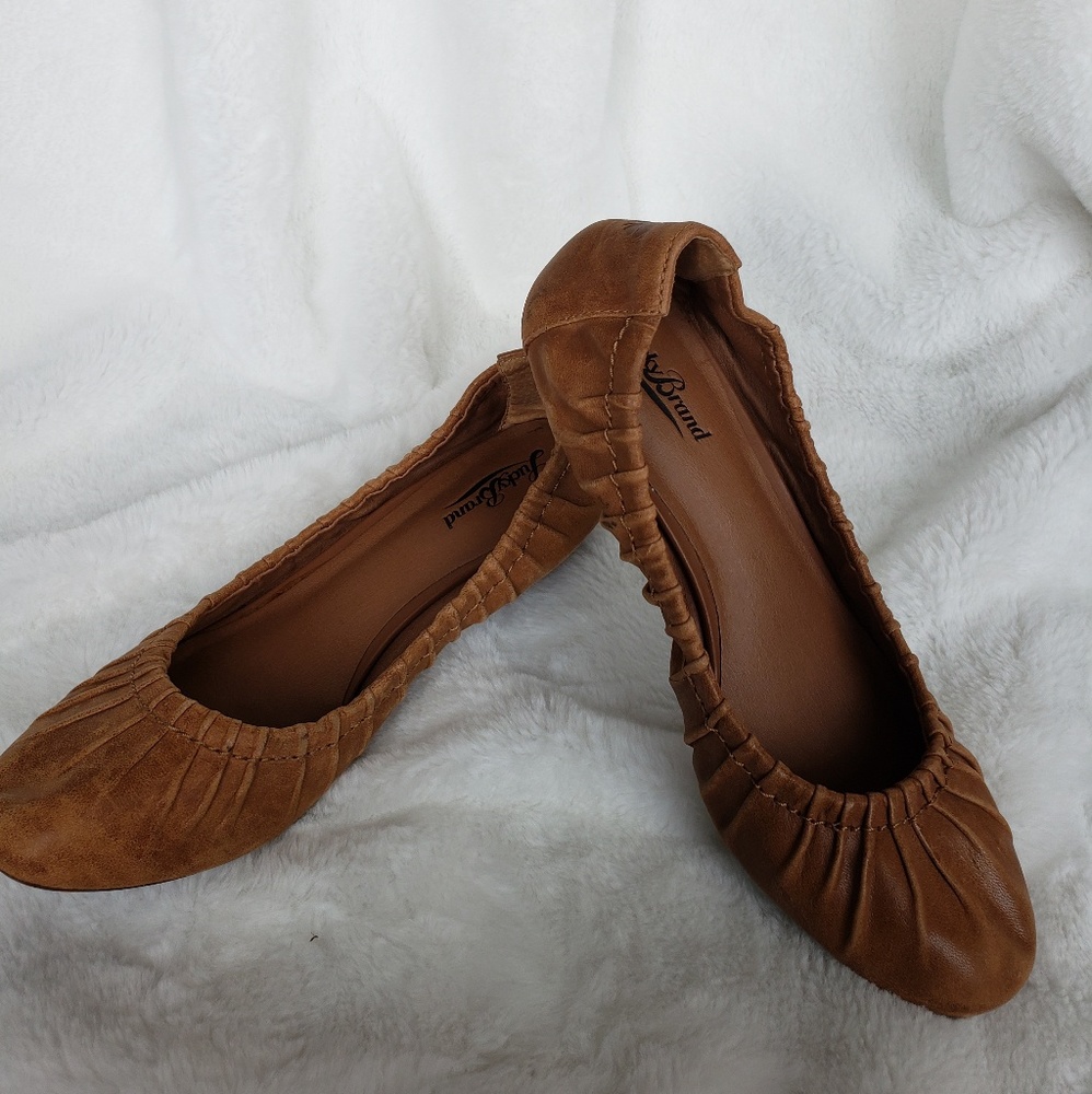 Lucky Brand tan leather flats